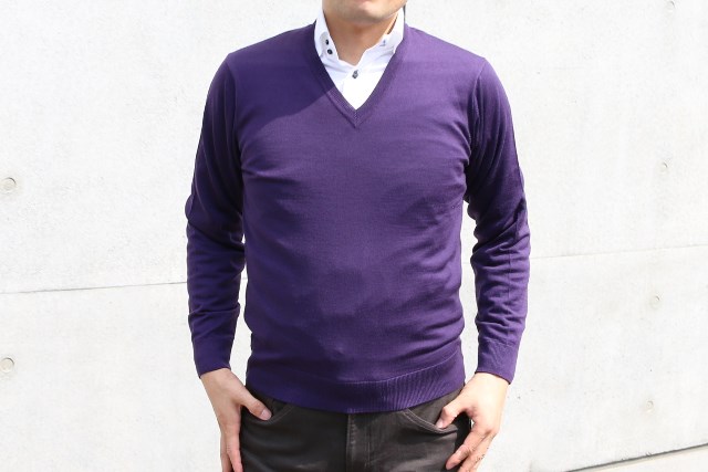 紫セーター